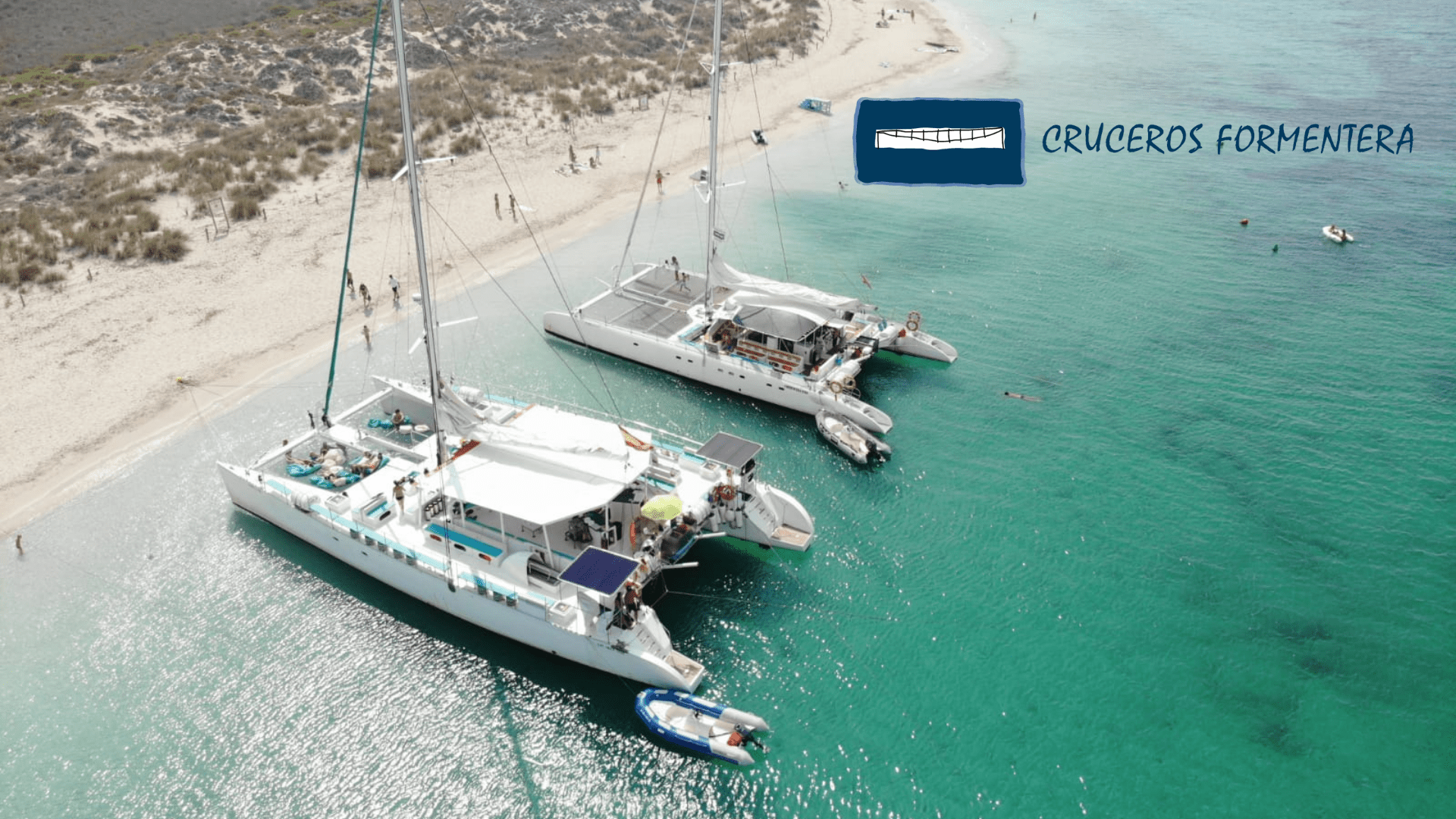 Catamaranes navegando